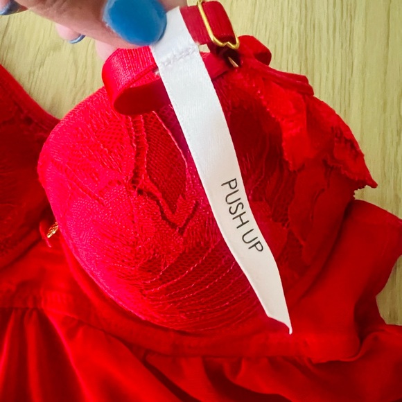 Lingerie - Picture 7 of 11